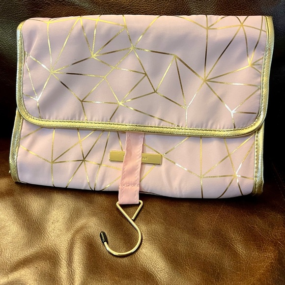 Beautiful Pink and Gold Folding Hanging Makeup Travel Bag - Picture 2 of 8